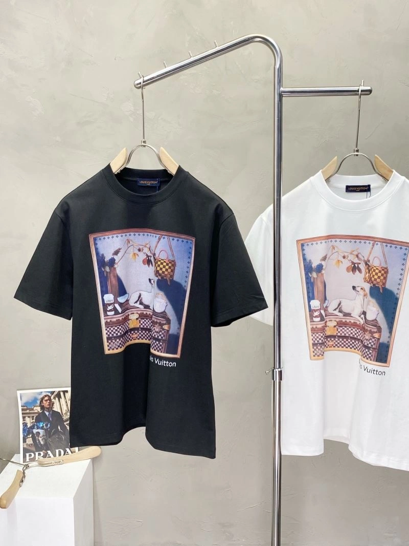 Unisex Louis Vuitton T-Shirts 134576