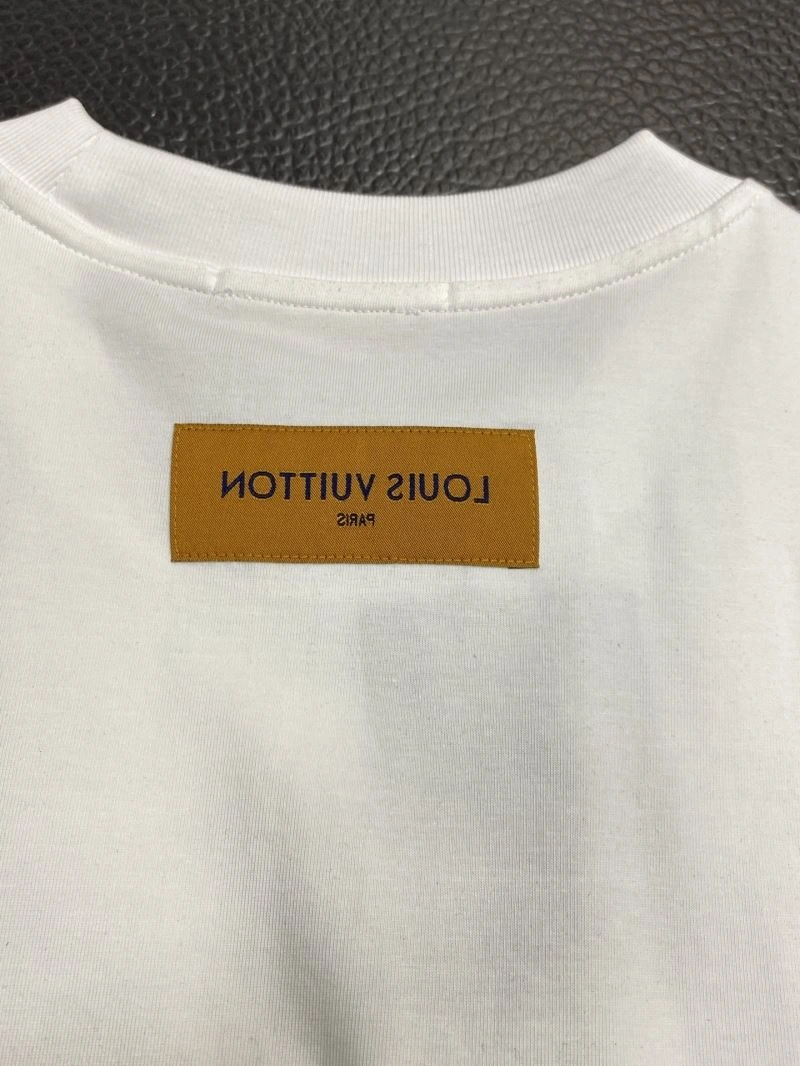 Unisex Louis Vuitton T-Shirts 134576