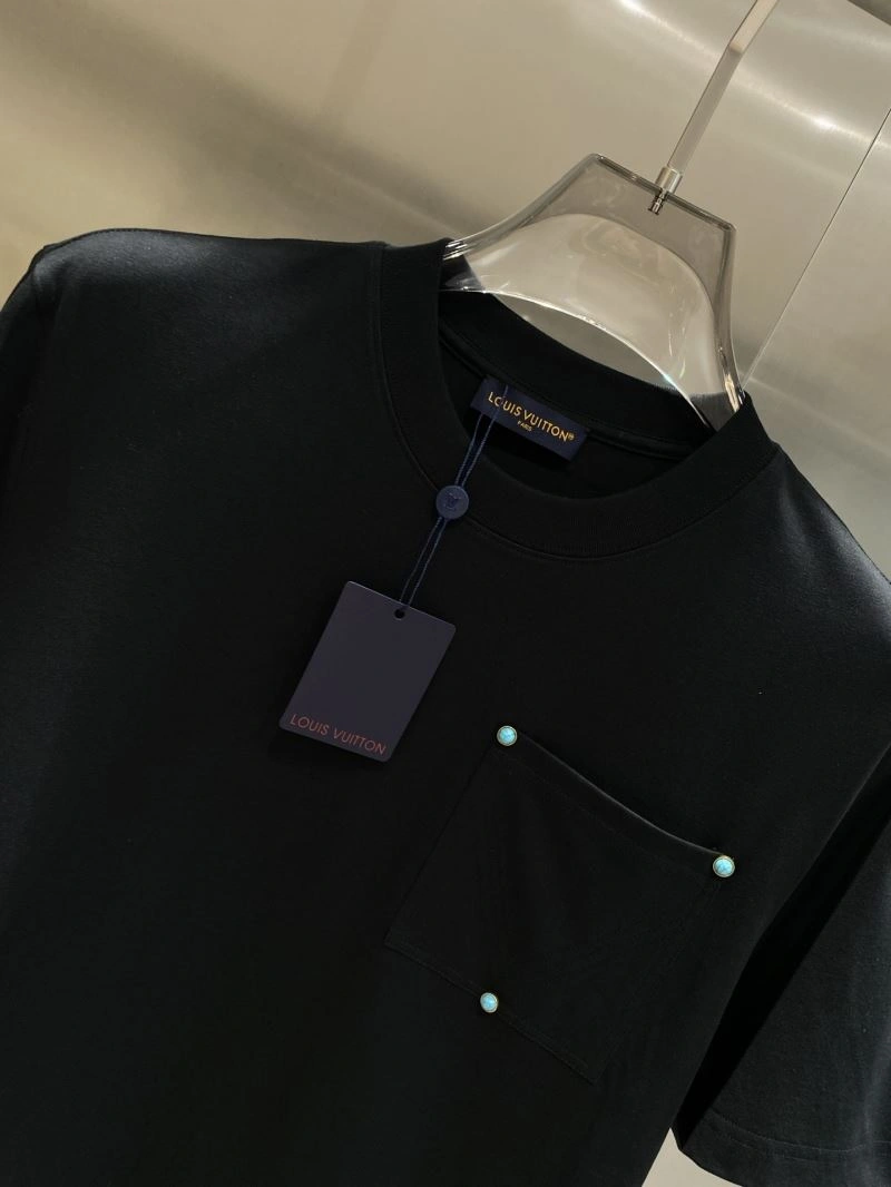 Unisex Louis Vuitton T-Shirts 134573