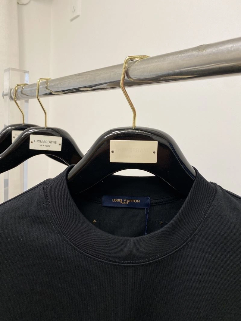Louis Vuitton T-Shirts FashionForward 134565