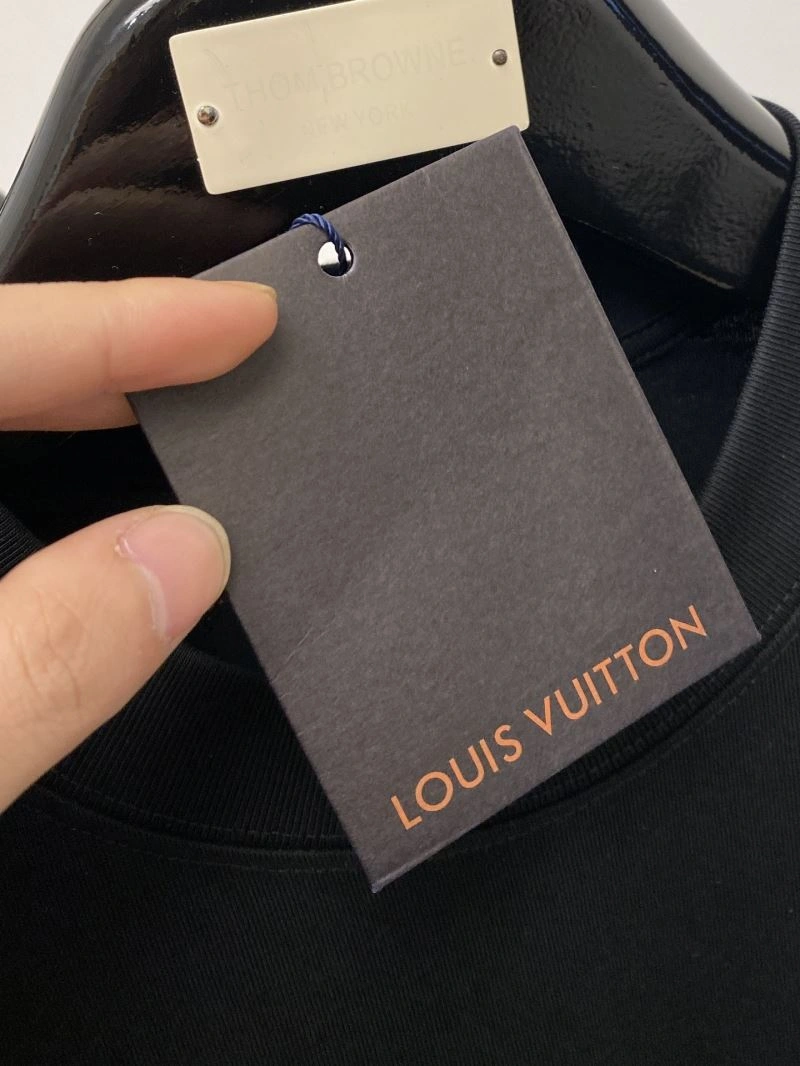 Louis Vuitton T-Shirts FashionForward 134565