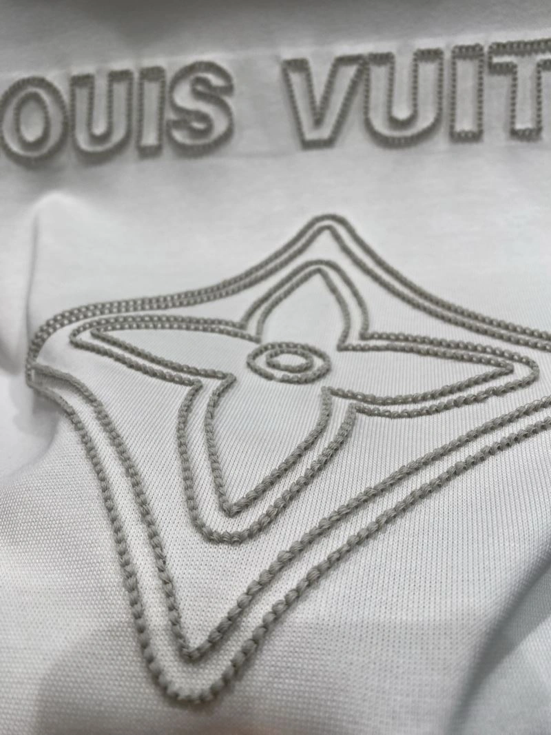 Vibrant Louis Vuitton T-Shirts 134562