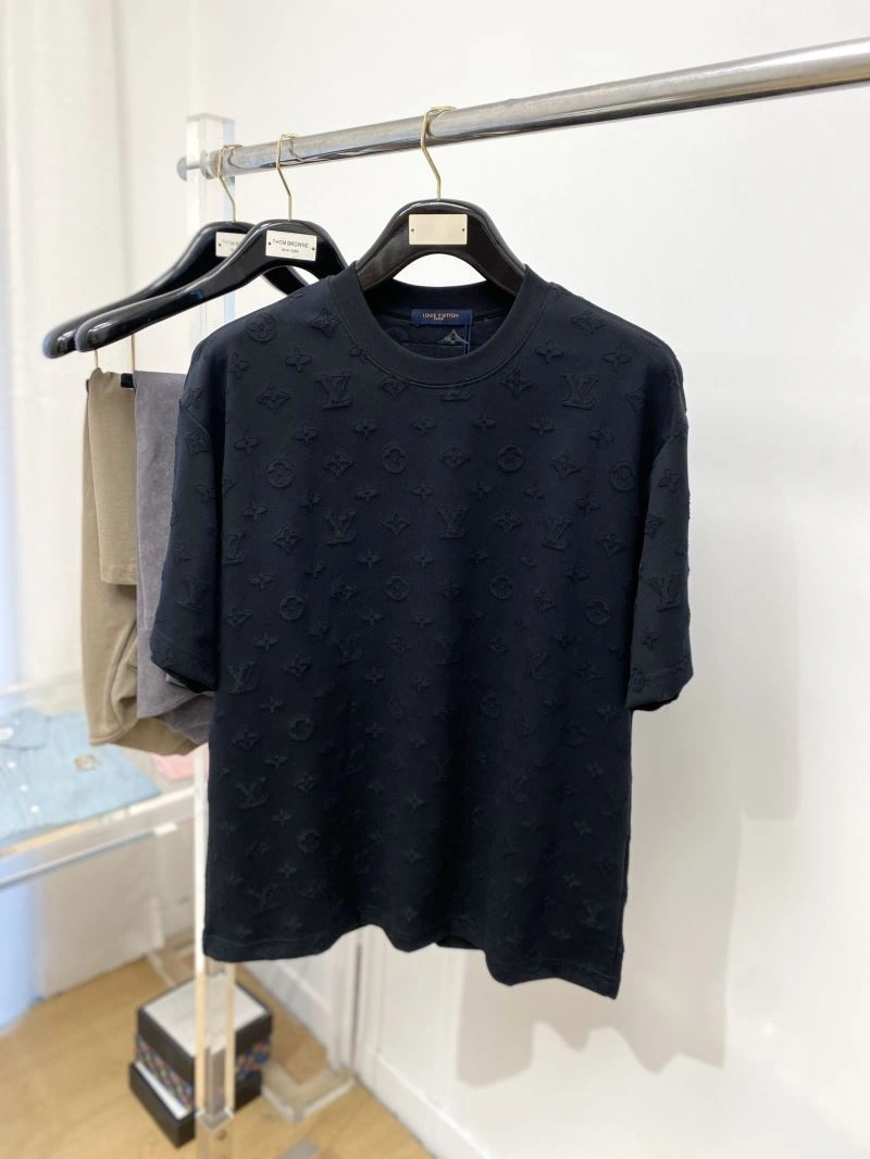 Louis Vuitton T-Shirts Sleek 134560