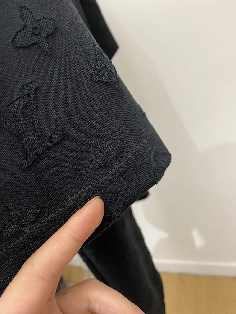 Louis Vuitton T-Shirts Sleek 134560