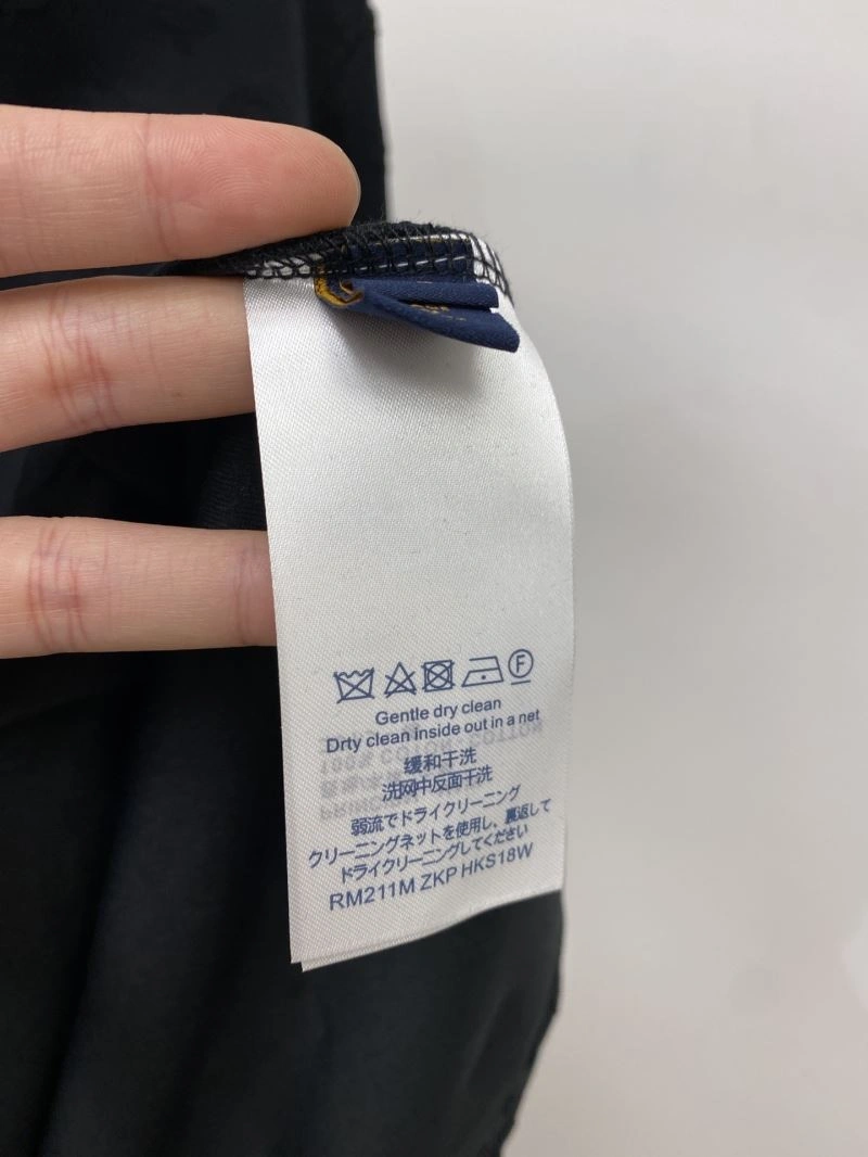 Louis Vuitton T-Shirts Sleek 134560