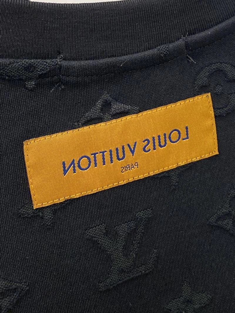 Louis Vuitton T-Shirts Sleek 134560