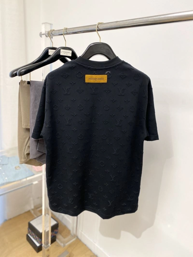 Louis Vuitton T-Shirts Sleek 134560