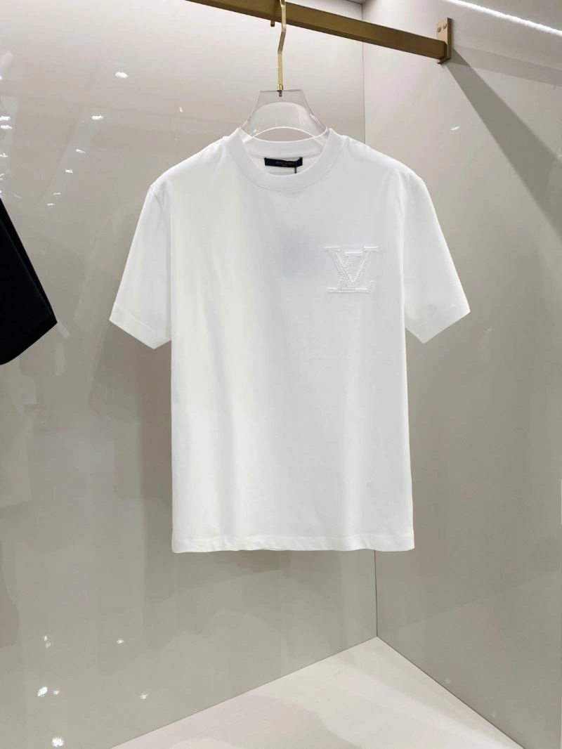 Resilient Louis Vuitton T-Shirts 134555