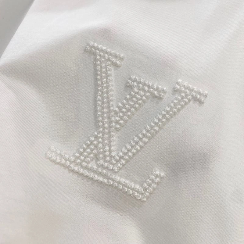 Resilient Louis Vuitton T-Shirts 134555