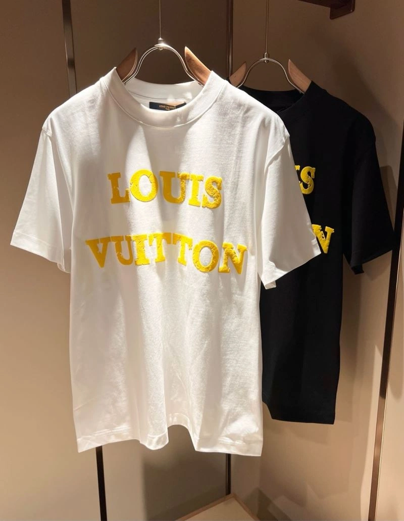 Trendsetting Louis Vuitton T-Shirts 134551