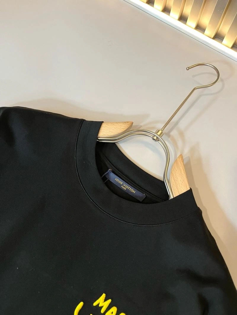 Louis Vuitton T-Shirts Breathable 134550