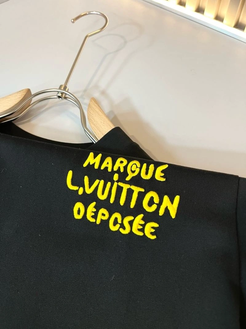 Louis Vuitton T-Shirts Breathable 134550