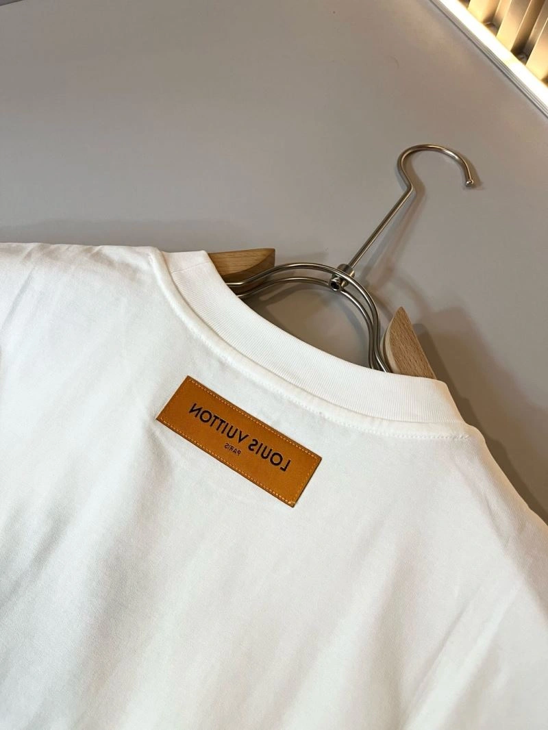 Fashionable Louis Vuitton T-Shirts 134549