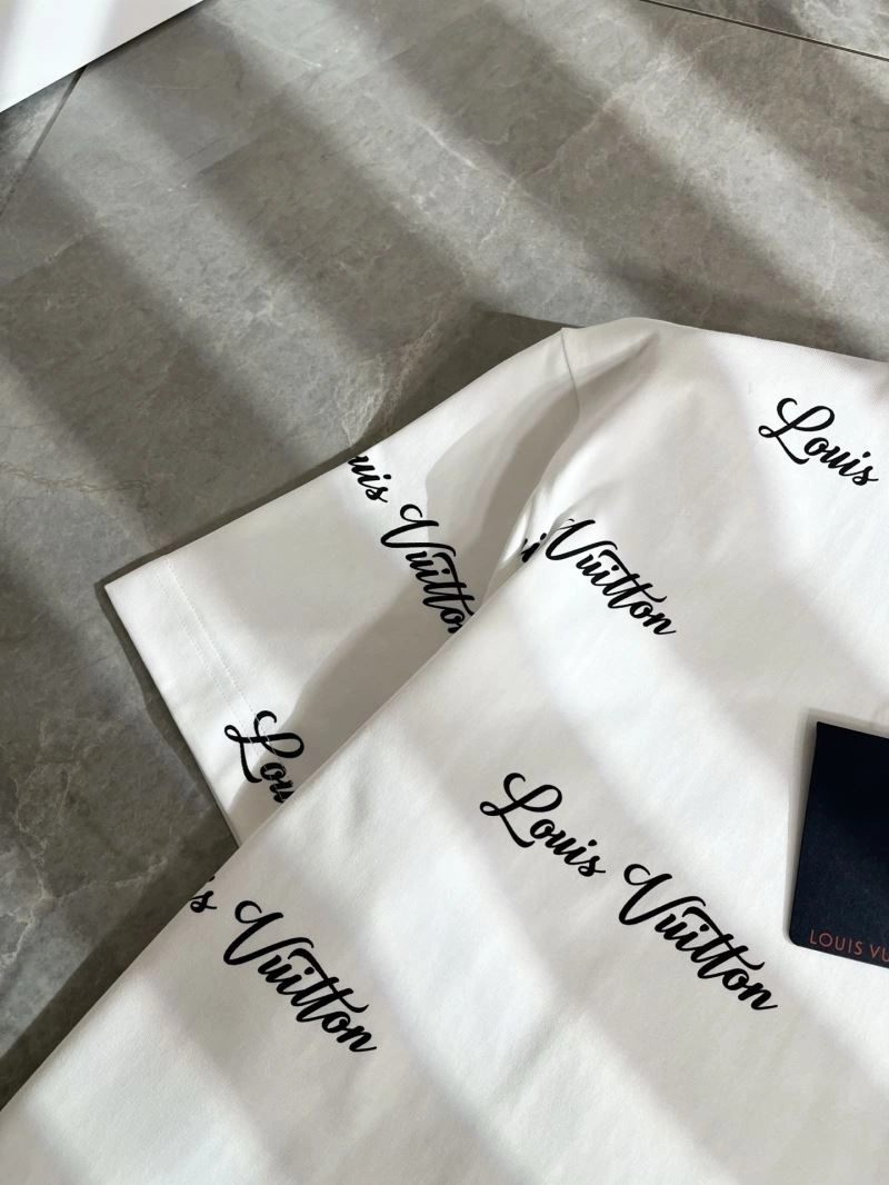 Vibrant Louis Vuitton T-Shirts 134546