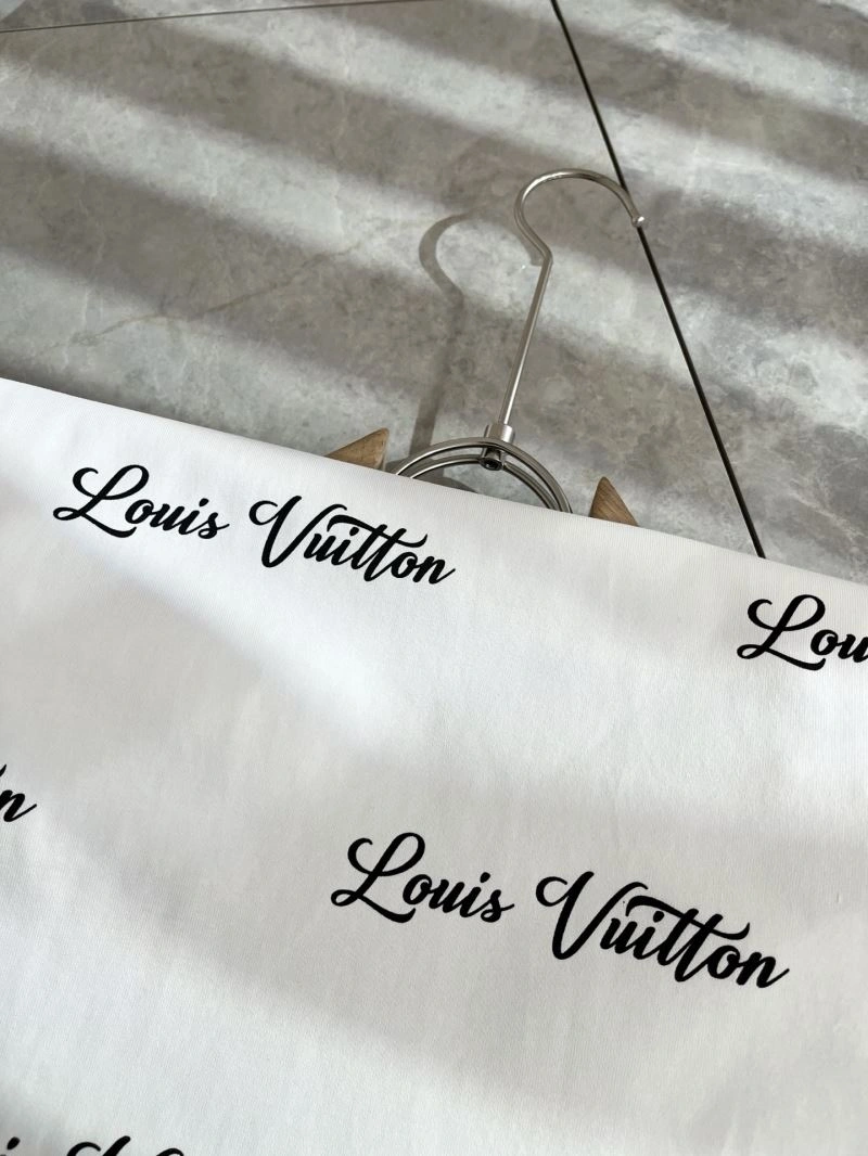 Vibrant Louis Vuitton T-Shirts 134546