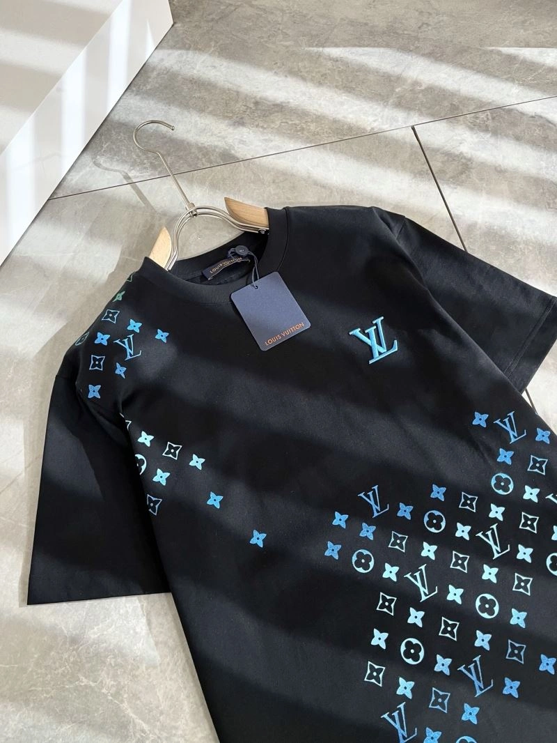 Tailored Louis Vuitton T-Shirts 134544
