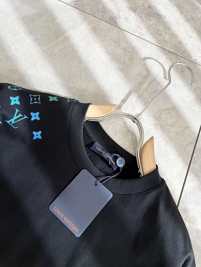 Tailored Louis Vuitton T-Shirts 134544