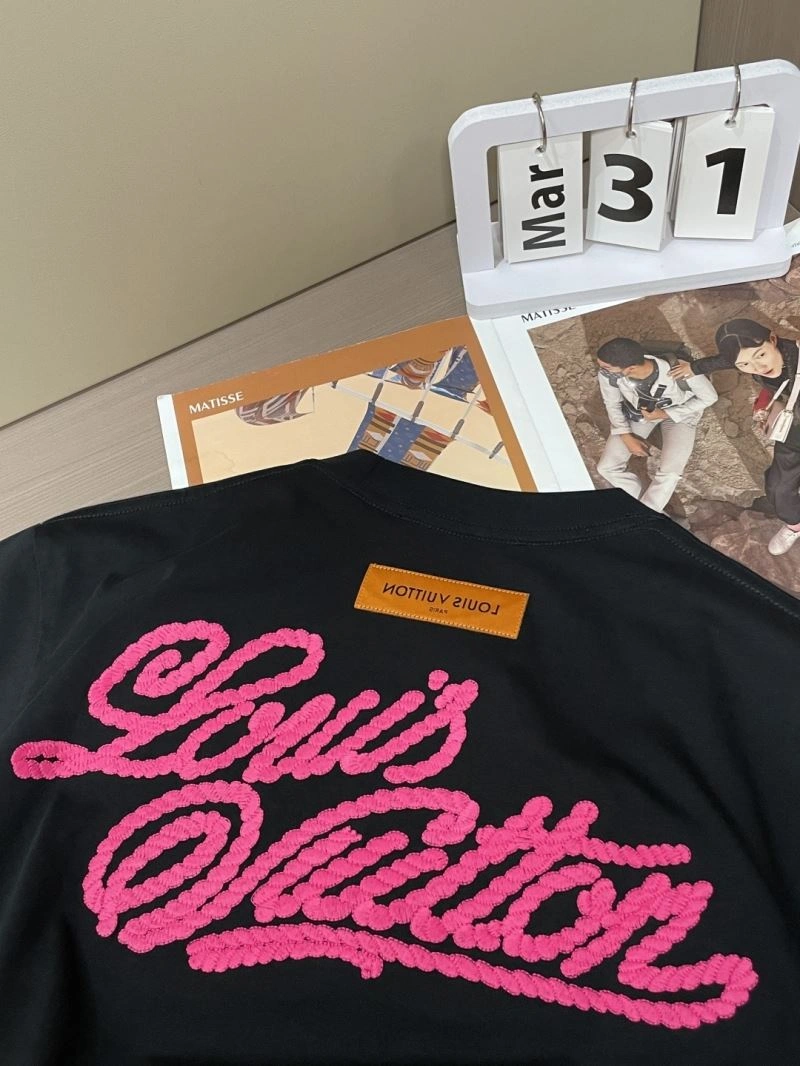 Louis Vuitton T-Shirts WeatherProof 134538