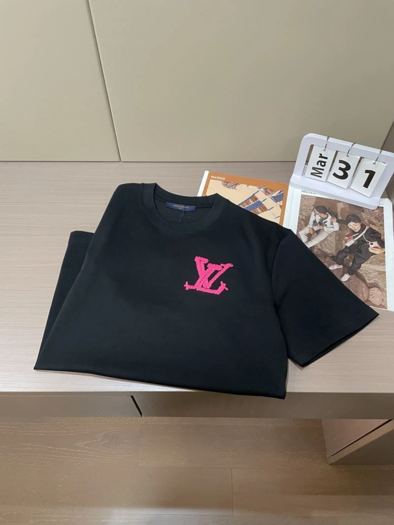 Louis Vuitton T-Shirts WeatherProof 134538