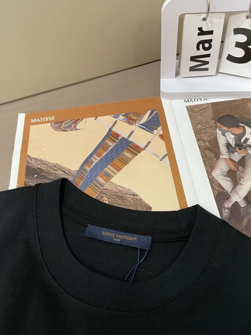 Louis Vuitton T-Shirts WeatherProof 134538