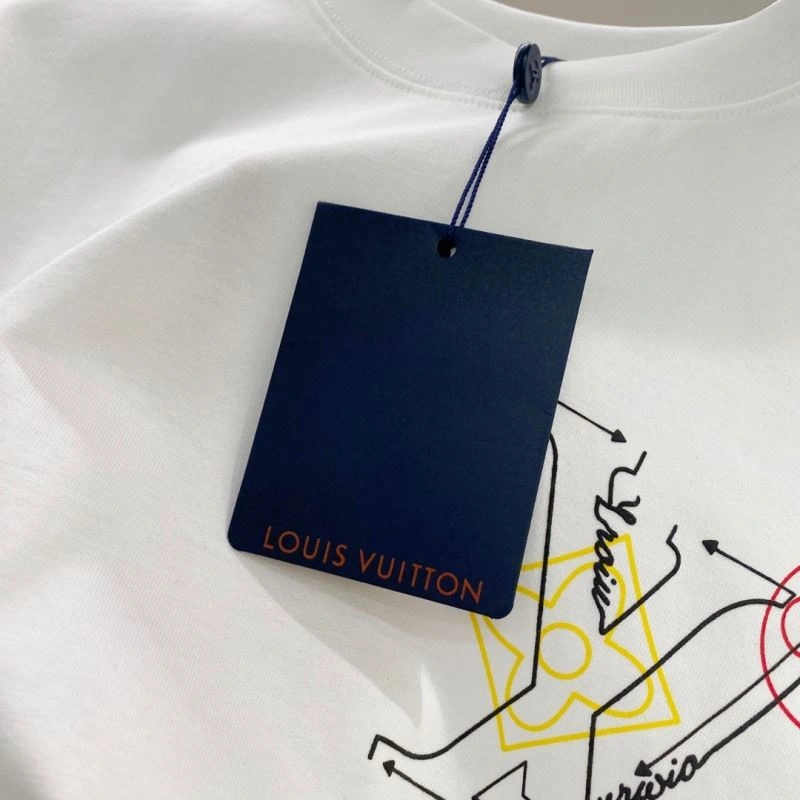 Minimalist Louis Vuitton T-Shirts 134522