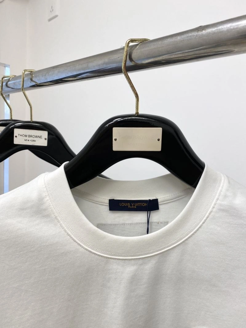 Sleek Louis Vuitton T-Shirts 134515