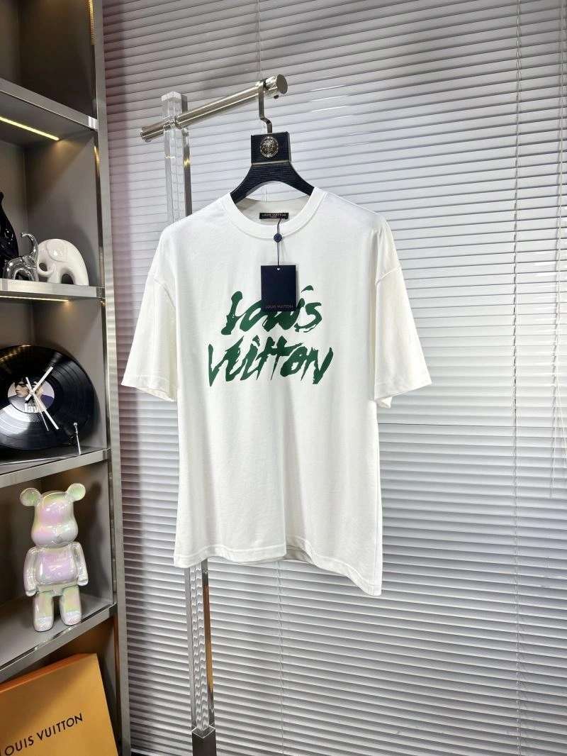 Contemporary Louis Vuitton T-Shirts 134535