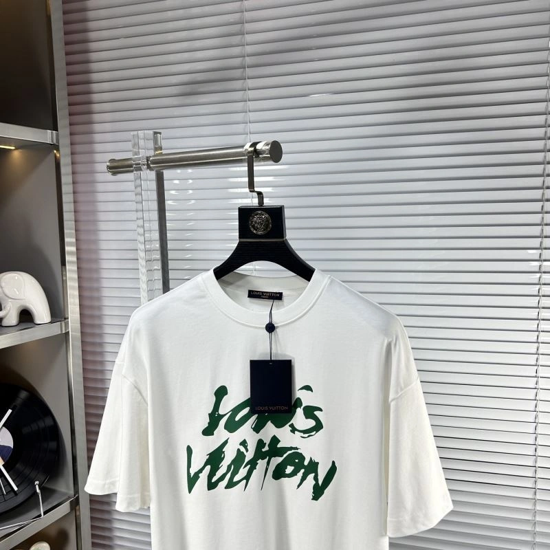 Contemporary Louis Vuitton T-Shirts 134535