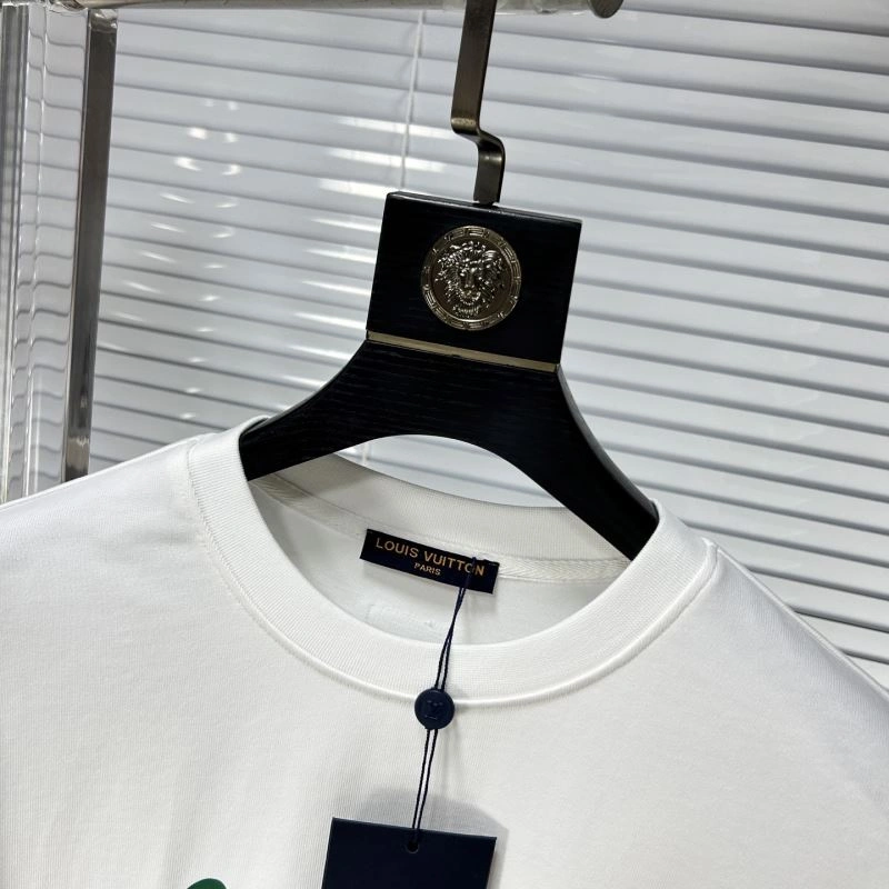 Contemporary Louis Vuitton T-Shirts 134535
