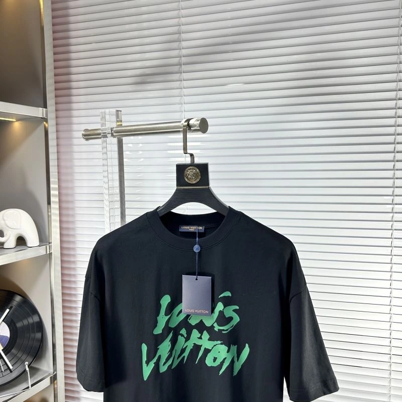Louis Vuitton T-Shirts WrinkleFree 134523