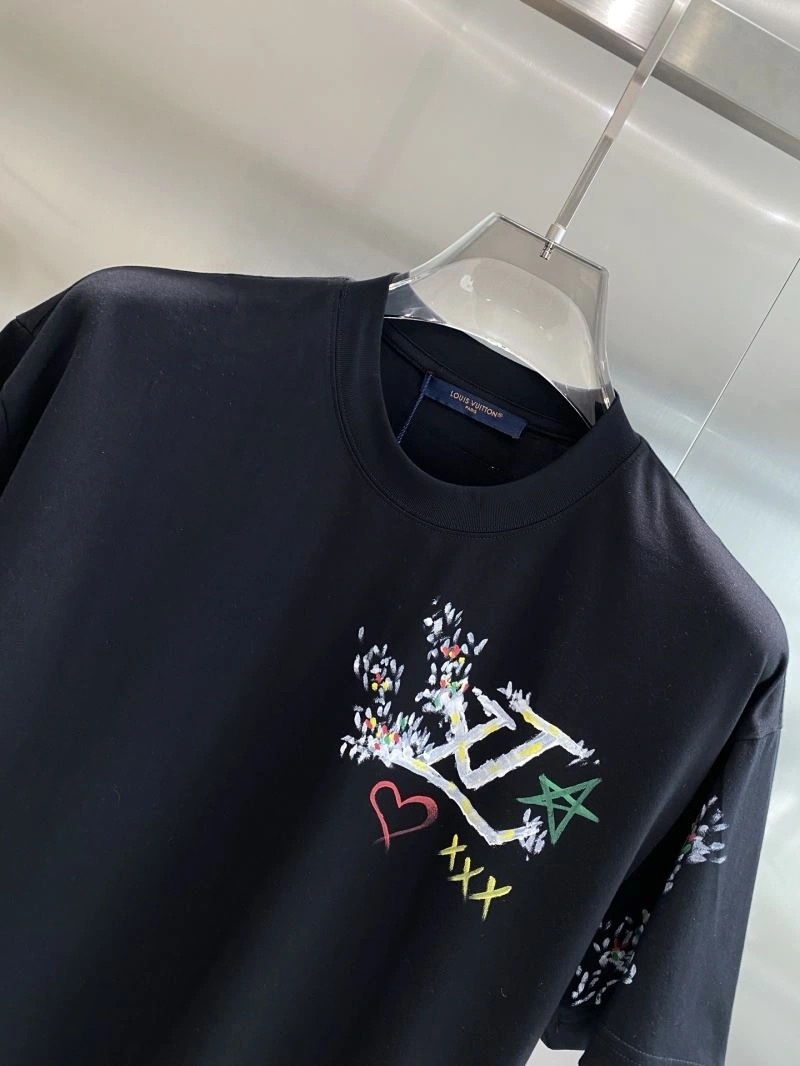 Louis Vuitton T-Shirts UrbanChic 134499
