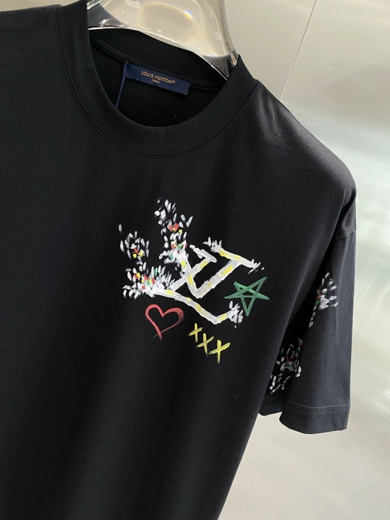 Louis Vuitton T-Shirts UrbanChic 134499