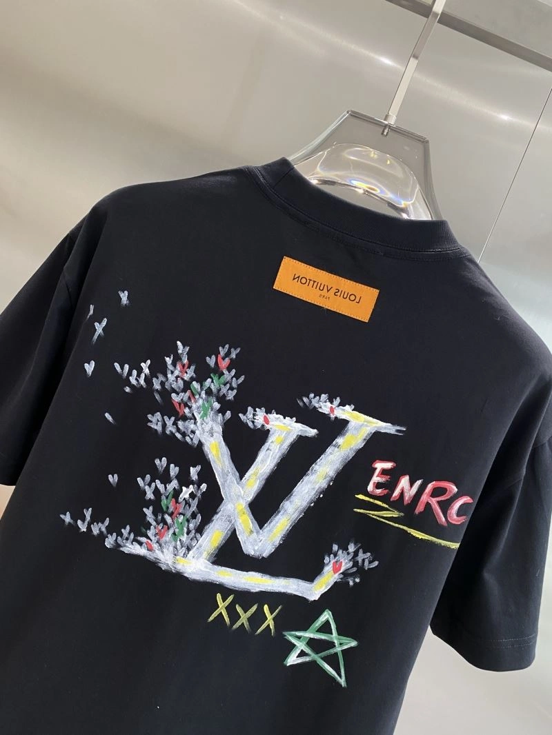 Louis Vuitton T-Shirts UrbanChic 134499