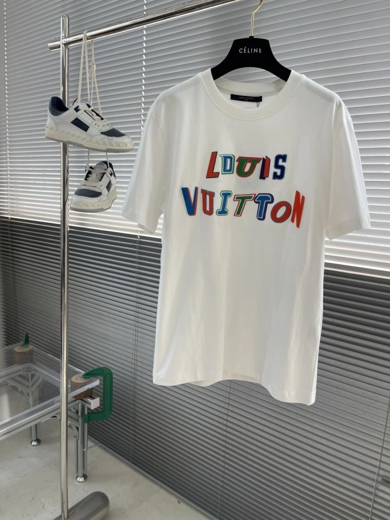 Sporty Louis Vuitton T-Shirts 134474