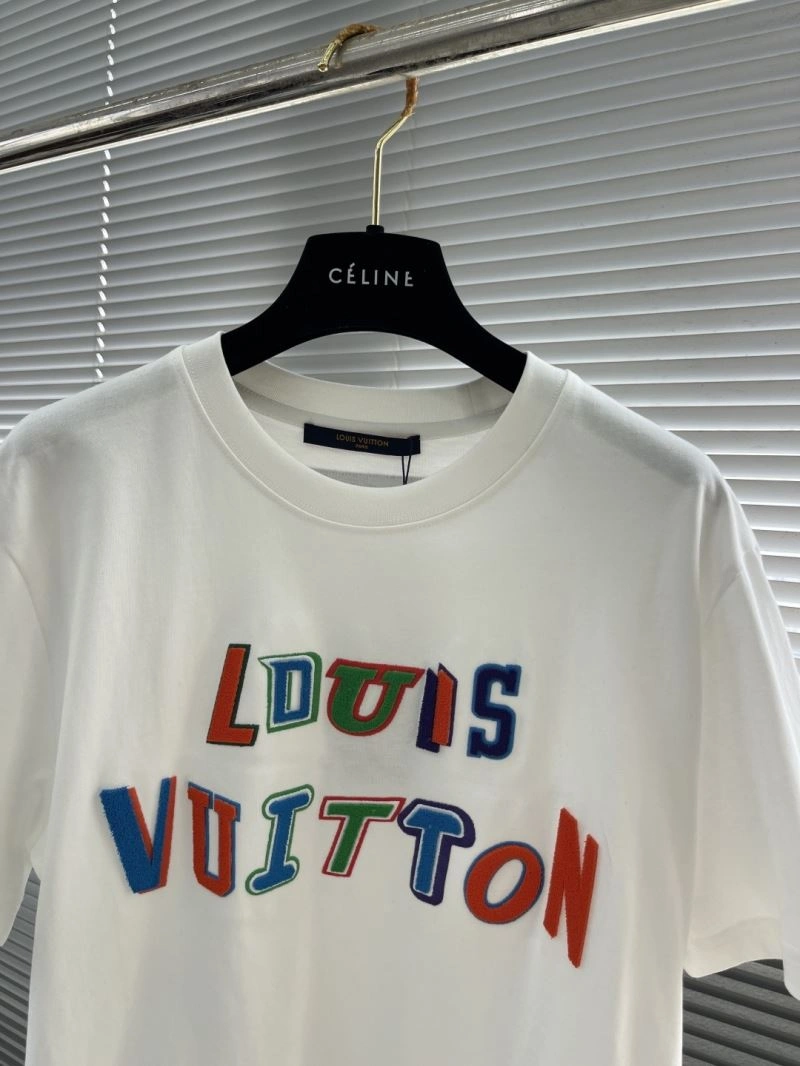 Sporty Louis Vuitton T-Shirts 134474
