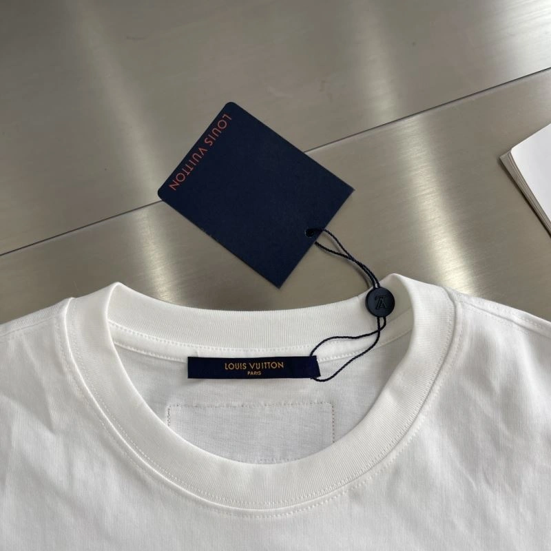 Sporty Louis Vuitton T-Shirts 134474