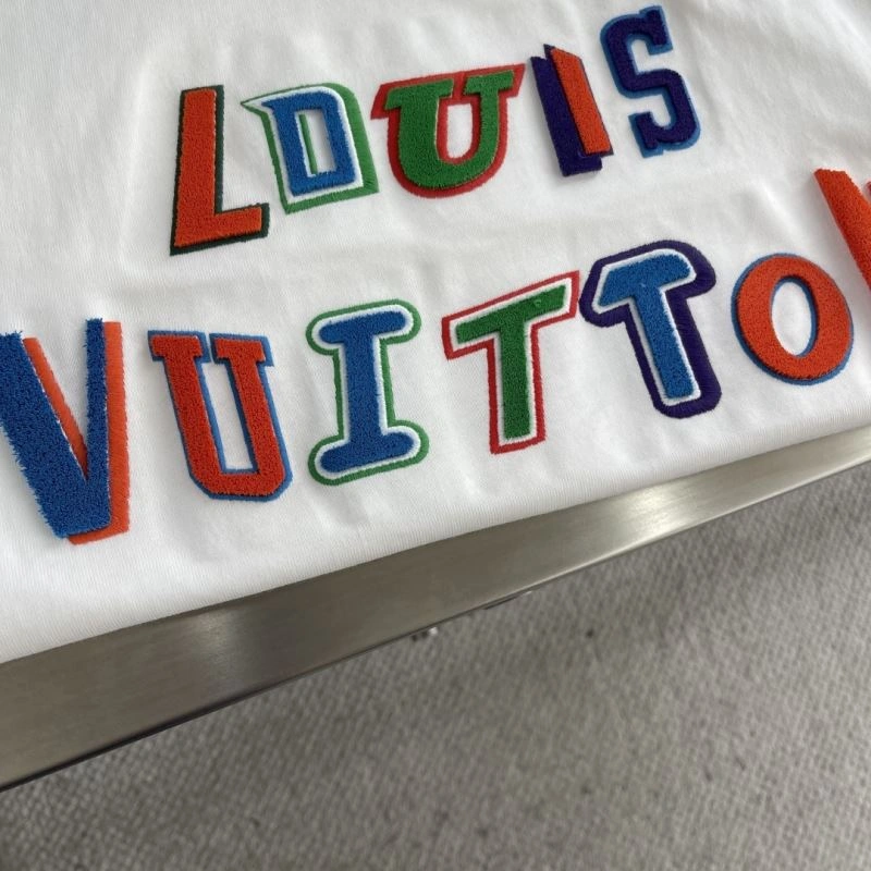 Sporty Louis Vuitton T-Shirts 134474
