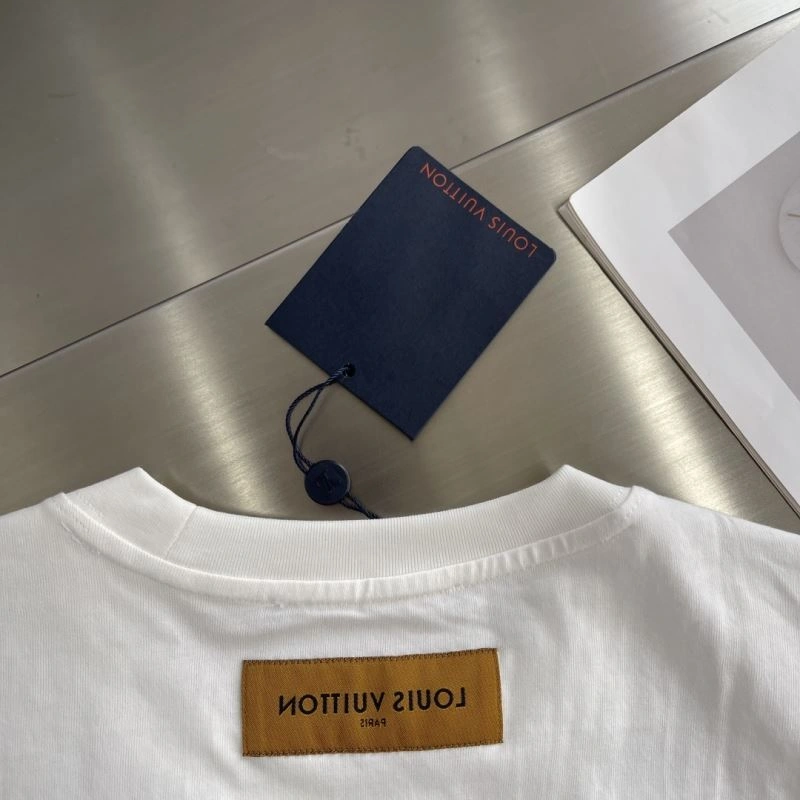 Sporty Louis Vuitton T-Shirts 134474