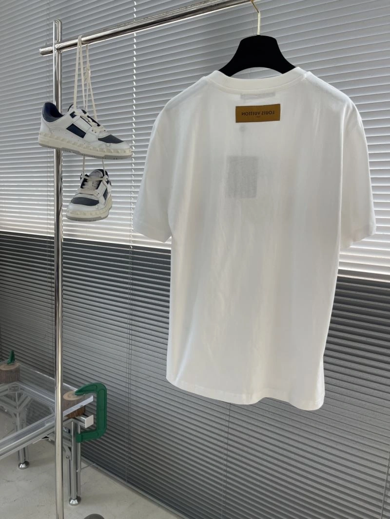 Sporty Louis Vuitton T-Shirts 134474