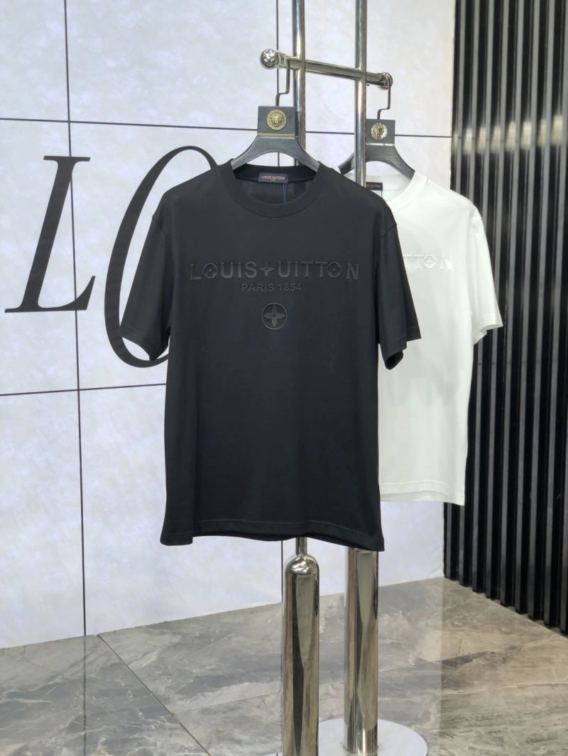 FashionForward Louis Vuitton T-Shirts 134490