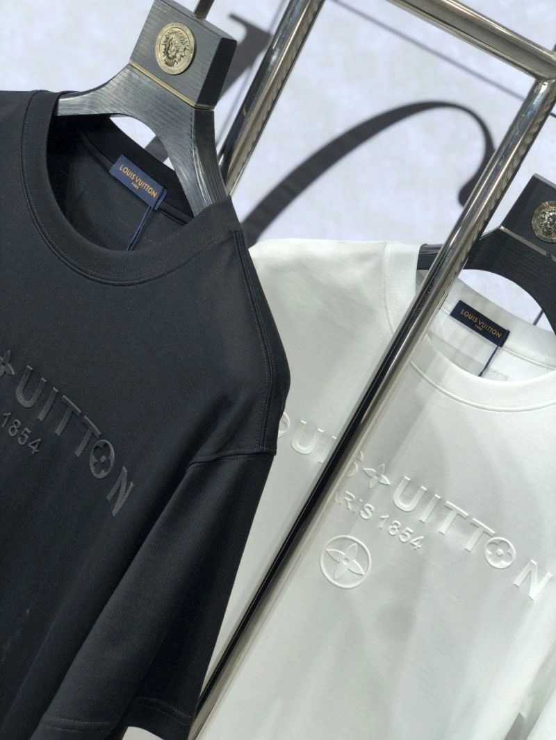 FashionForward Louis Vuitton T-Shirts 134490