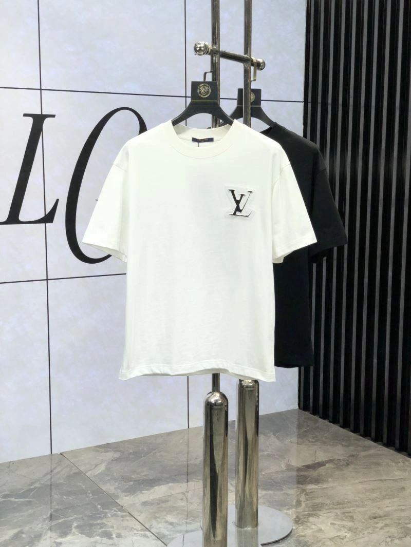 Louis Vuitton T-Shirts Versatile 134500