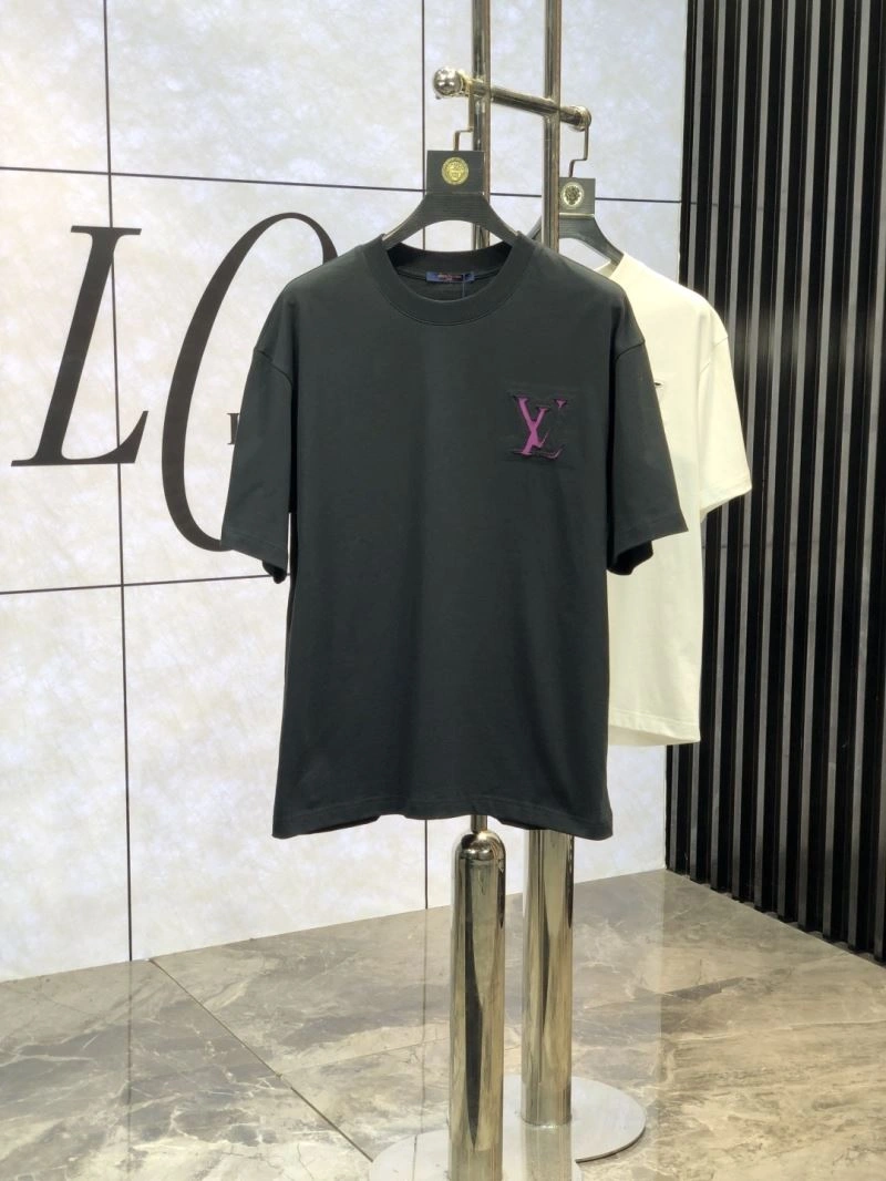 Louis Vuitton T-Shirts Versatile 134500
