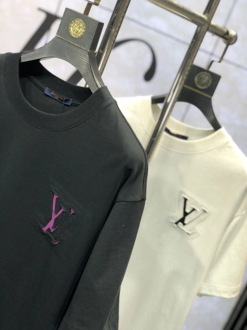 Louis Vuitton T-Shirts Versatile 134500