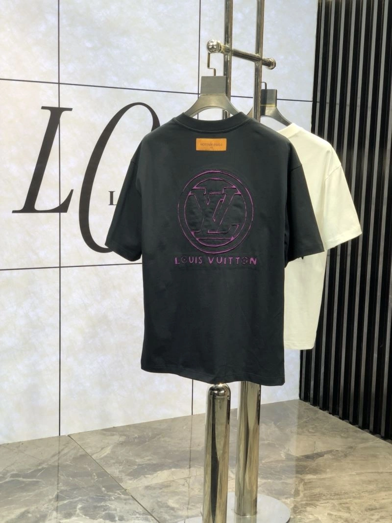 Louis Vuitton T-Shirts Versatile 134500