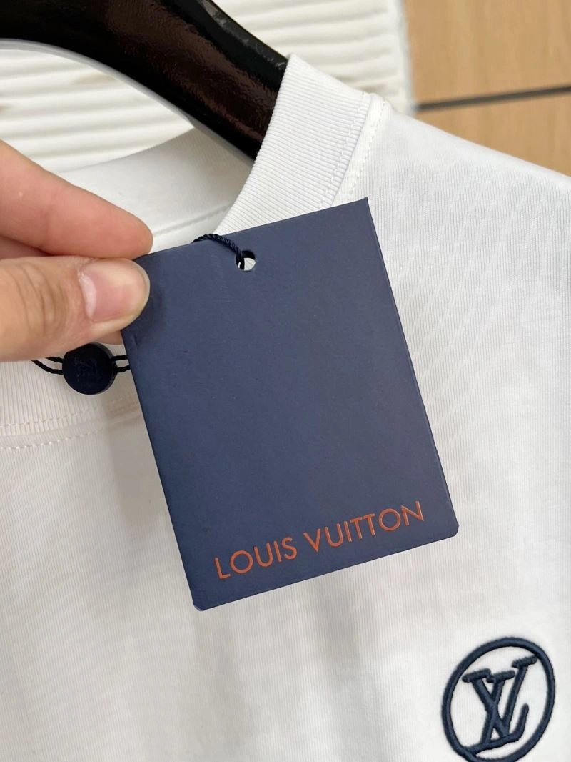 Louis Vuitton T-Shirts UrbanChic 134454
