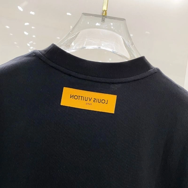 Louis Vuitton T-Shirts UrbanChic 134451