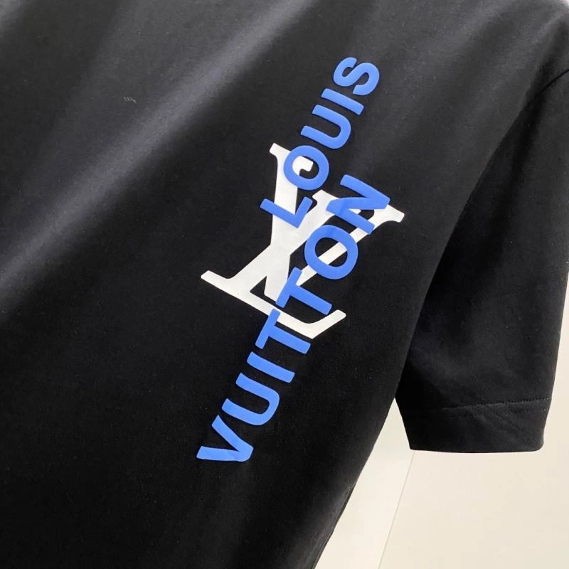 Louis Vuitton T-Shirts UrbanChic 134451