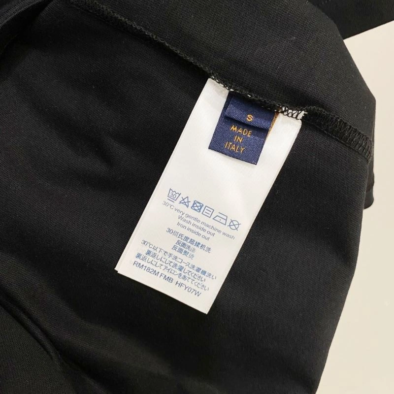Louis Vuitton T-Shirts UrbanChic 134451