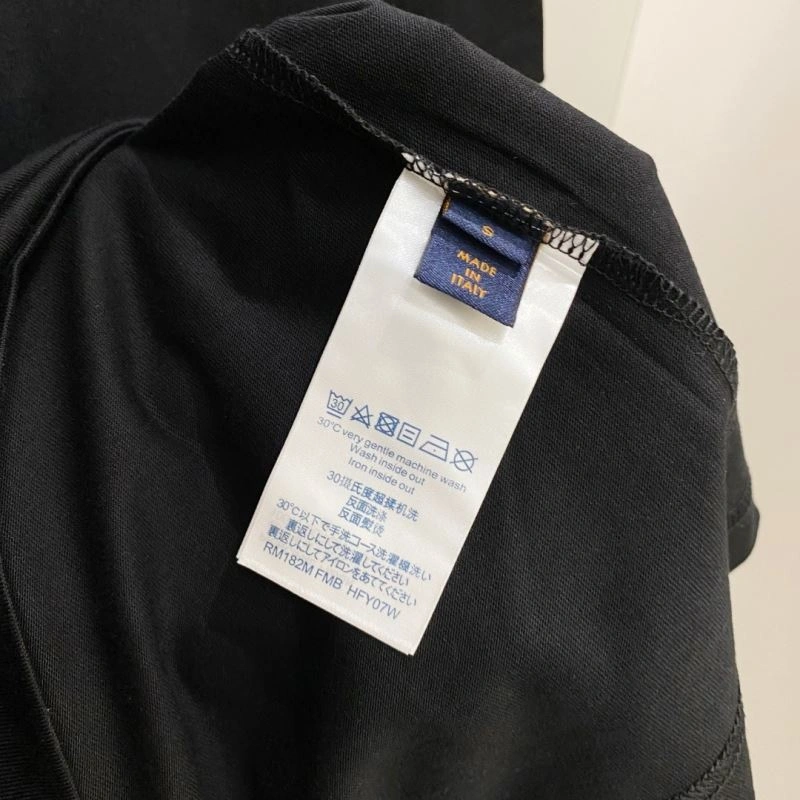 Louis Vuitton T-Shirts Snug 134456